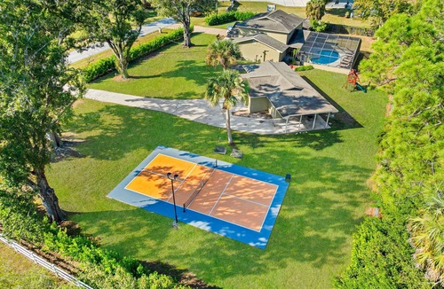 Westchase House | Pool * Pickleball * Game Room * Sleeps 18!