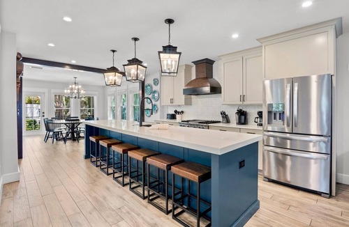 Saint Armands Key House | Pool, Putting Green, Steps to Shopping, Tons of Living Space -The Shore House