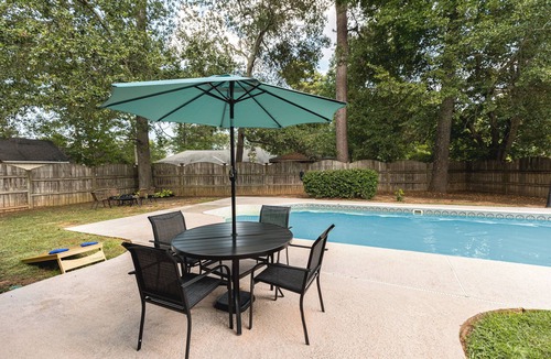 Warner Robins House | Pool Retreat | 3BR | Fenced Yard | Prime WR