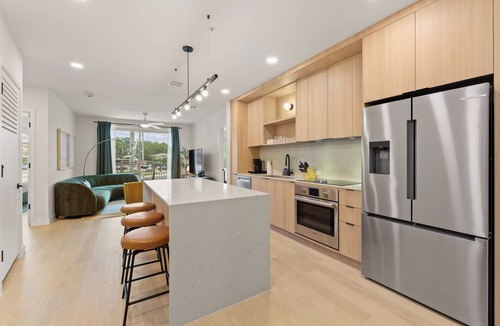 South Lamar Apartment | Pool + Rooftop | 2BDR Suite w/Balcony | The Code
