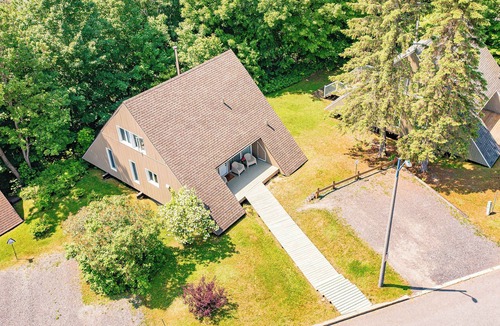 Beaupre Ski Chalet | Pool & Spa | Chalet Le Misco