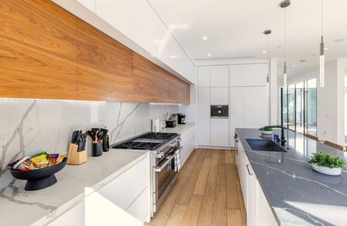 Venice House | Pool, spa, rooftop, back yard, gym, fire pit, games and more