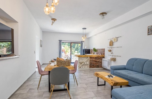 Smarje pri Jelsah Apartment | Pool Suite Hemp, Podplat, Slovenia