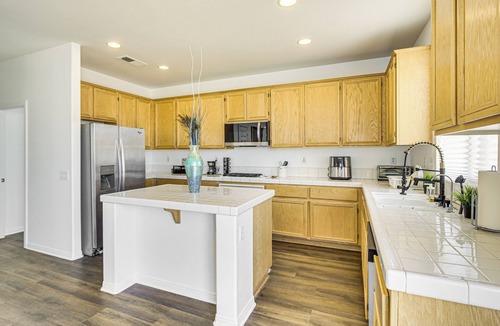 Victorville House | Pool Table & Charcoal Grill: Home in Victorville!