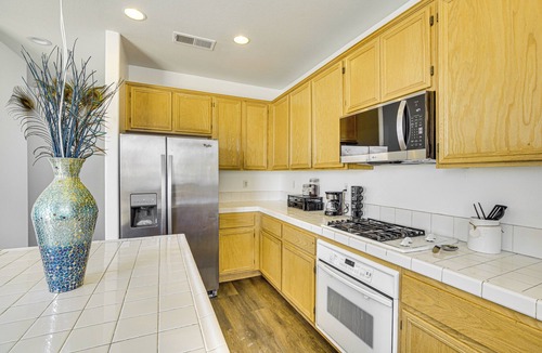 Victorville House | Pool Table & Charcoal Grill: Home in Victorville!