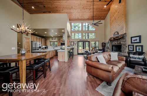 Pinetop Cabin | Pool Table | Forest Views | Fireplace | BBQ Deck