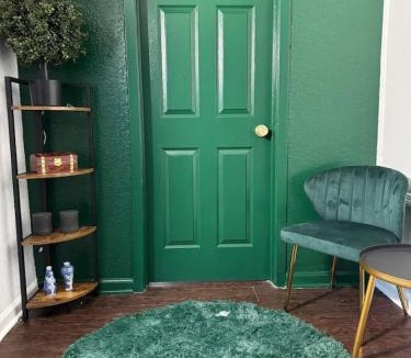 Greater Heights Apartment | Pool Table Luxury 1Bed Apt in Downtown and Heights