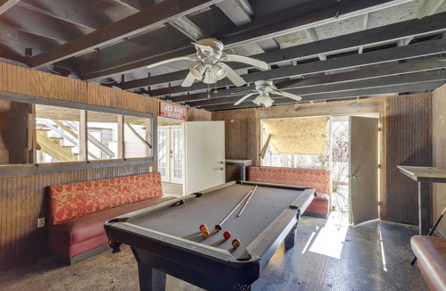 FM 1960 House | Pool Table & Patio w/Bar: Spacious Houston Gem!