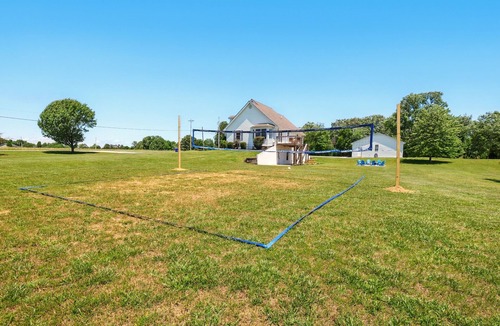 Bee Spring House | Pool Table, Theater, Fire Pit, Volleyball Court, and Game Room