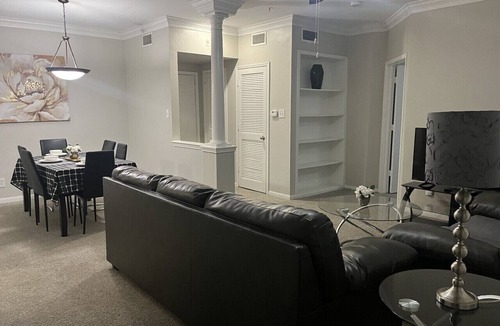 Texas Medical Center Apartment | Pool View 3 Bedroom/2 Bath Condo in Houston