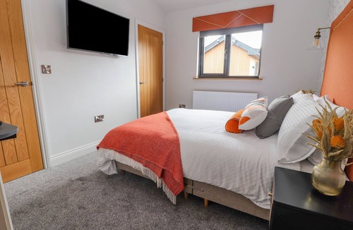 Meifod Cottage | POOL VIEW, family friendly, with hot tub in Meifod, Powys