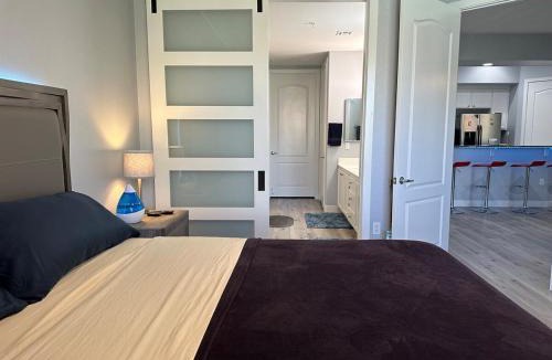Enterprise Apartment | Pool View Lounge