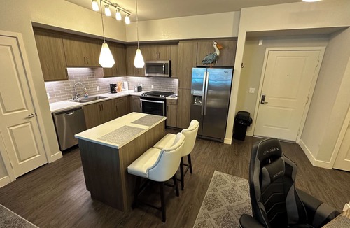 Irvine Business Complex Apartment | Pool view upscale 2bedroom apartment with new furniture and appliances