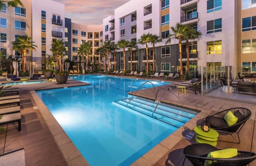 Irvine Business Complex Apartment | Pool view upscale 2bedroom apartment with new furniture and appliances