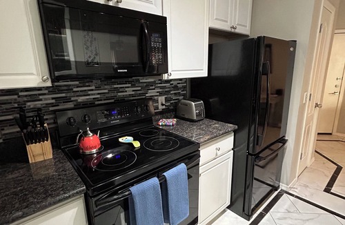Madison Park Apartment | Pool Views located in the Uptown Camelback Corridor close to Biltmore