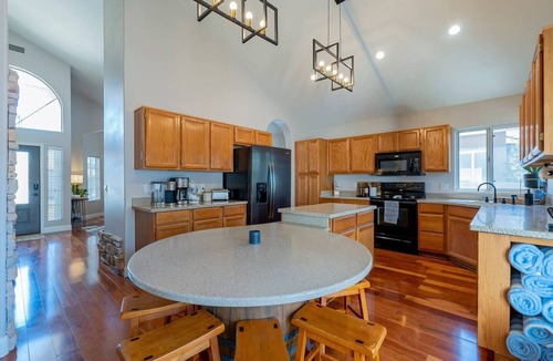 The Islands House | Pool w/Slide~Firepit~HotTub~BBQ~UHad Me at Gilbert