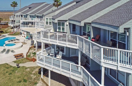 Port Aransas House | Pool w/Spa! Beachfront Condo in Port Aransas
