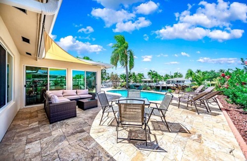 Garden Isles House | Pool & Waterfront Home! Kayak+1 Mile To Beach!