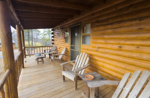 Eureka Springs Cabin | Pool+Wifi+Deck+3mi to Downtown Wild Plum Cabin#2