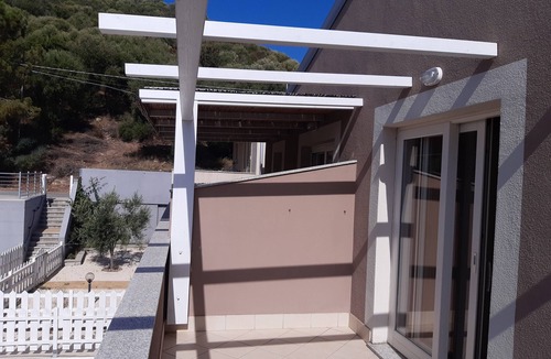 Viddalba Cottage | Poolfront townhouse just minutes from the sea