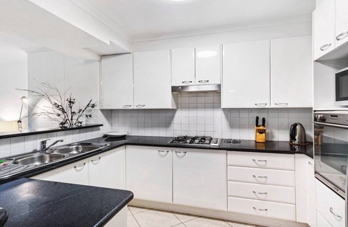Pyrmont Apartment | Poolside 2-Bed Haven, Walk to City Centre