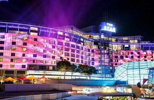 Pyrmont Apartment | Poolside 2-Bed Haven, Walk to City Centre