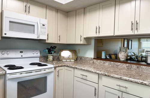 Englewood South Apartment | Poolside 2BR – Boca to Manasota in Minutes