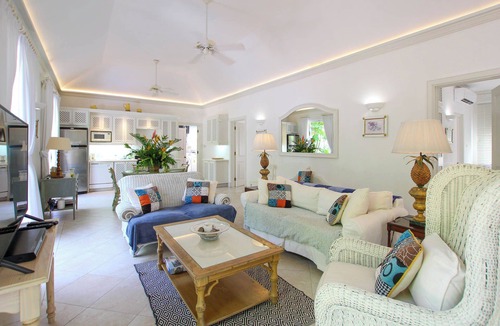 Sandy Lane Apartment | Poolside 2BR in Sandy Lane | Maguire North