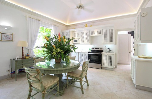 Sandy Lane Apartment | Poolside 2BR in Sandy Lane | Maguire North