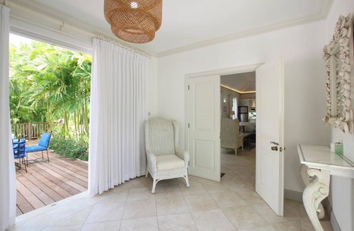 Sandy Lane Apartment | Poolside 2BR in Sandy Lane | Maguire North
