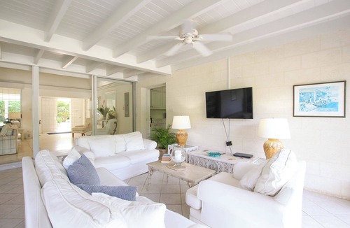 Sandy Lane Apartment | Poolside 3BR Apt near beach | Andy's