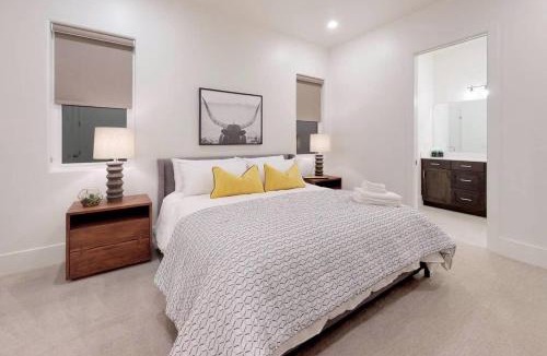 Bloomington Villa | Poolside at Bloomington Country Club - Dog Friendly