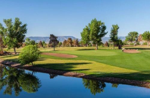 Bloomington Villa | Poolside at Bloomington Country Club - Dog Friendly