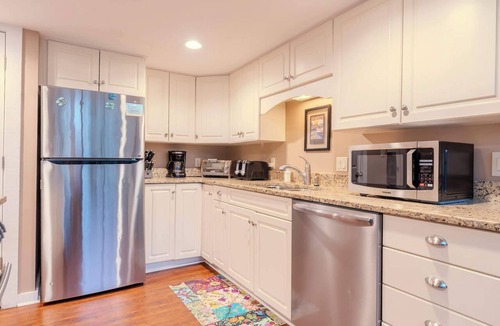 Shipyard Plantation Apartment | Poolside Beachwalk Escape Walk to Shipyard Beach
