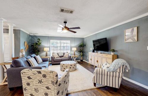 Pass Christian House | Poolside Bliss! Christian Pass Family Home w/Yard