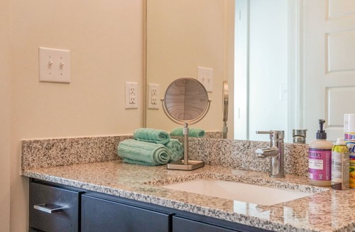 Covington Apartment | Poolside Business Studio