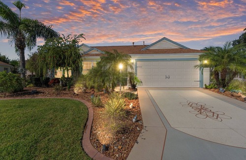Lynnhaven House | Poolside Chic Escape - 2/2 + Workspace, Pool House in The Village of Lynnhaven