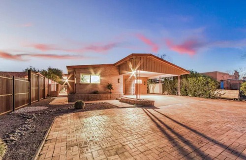 Palo Verde House | Poolside Chic: Large Group Getaway! Wow