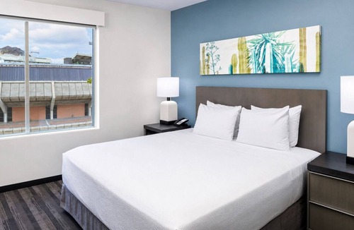 Tempe Hotel | Poolside Comfort in Tempe – Walk to Lake Trails, Dining, Shops & More - 2 Units