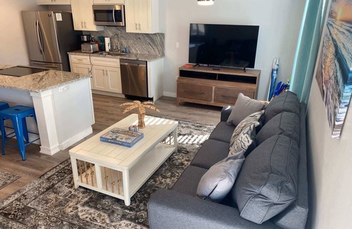 South Bradenton Condo | Poolside Condo · Waterslide & Games · Sleeps 6