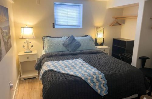 Saanich East Apartment | Poolside Hideaway Heated Pool All Year Ideal for Groups Sleeps 6 plus