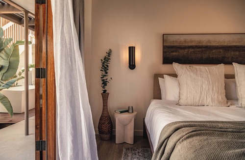 Uptown Design District Hotel | Poolside King Suite Escape