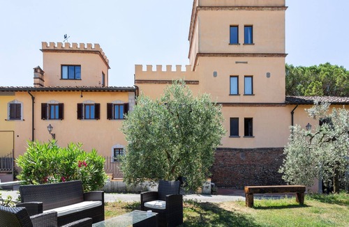 Empoli Villa | Poolside Leisure in Empoli Hideaway