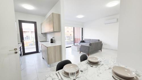 Larnaca City Centre Apartment | Poolside Lux Apartment