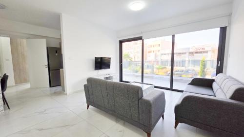 Larnaca City Centre Apartment | Poolside Lux Apartment