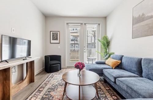 Windsor Park Apartment | Poolside Luxury 1BR w Private Patio HGV 1105