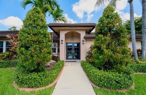 Country Walk House | Poolside Miami Paradise with BBQ & Outdoor Lounge