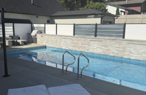 Central Okanagan House | Poolside Oasis