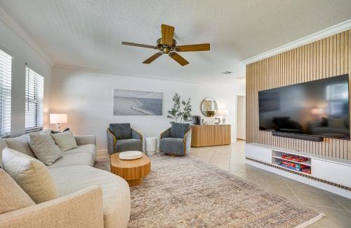 Tropic Palms House | Poolside Oasis! Family Home 4 Mi to Delray Beach