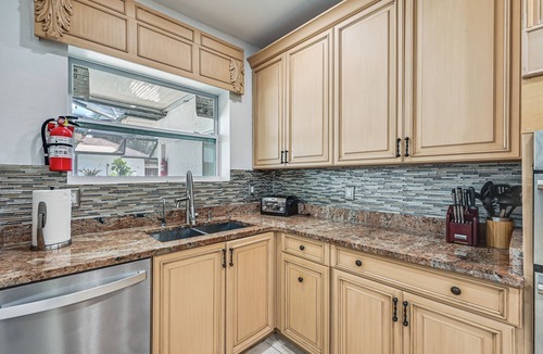 Rural Estates House | Poolside Oasis: Group-Friendly Getaway in Naples!